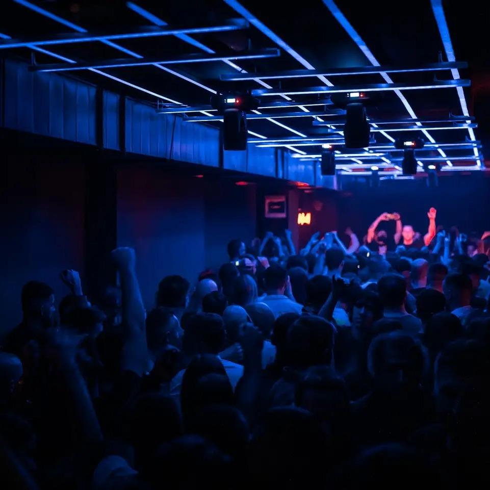 Slika za Filip Xavi & Commissar Lag