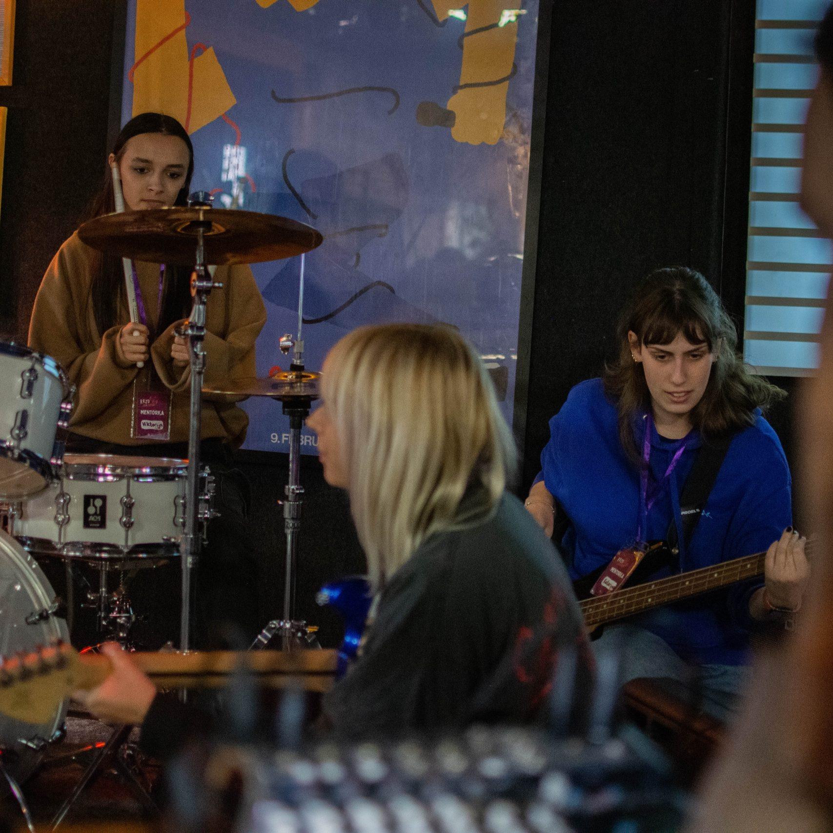 Koncert nove generacije Rok kampa za devojčice